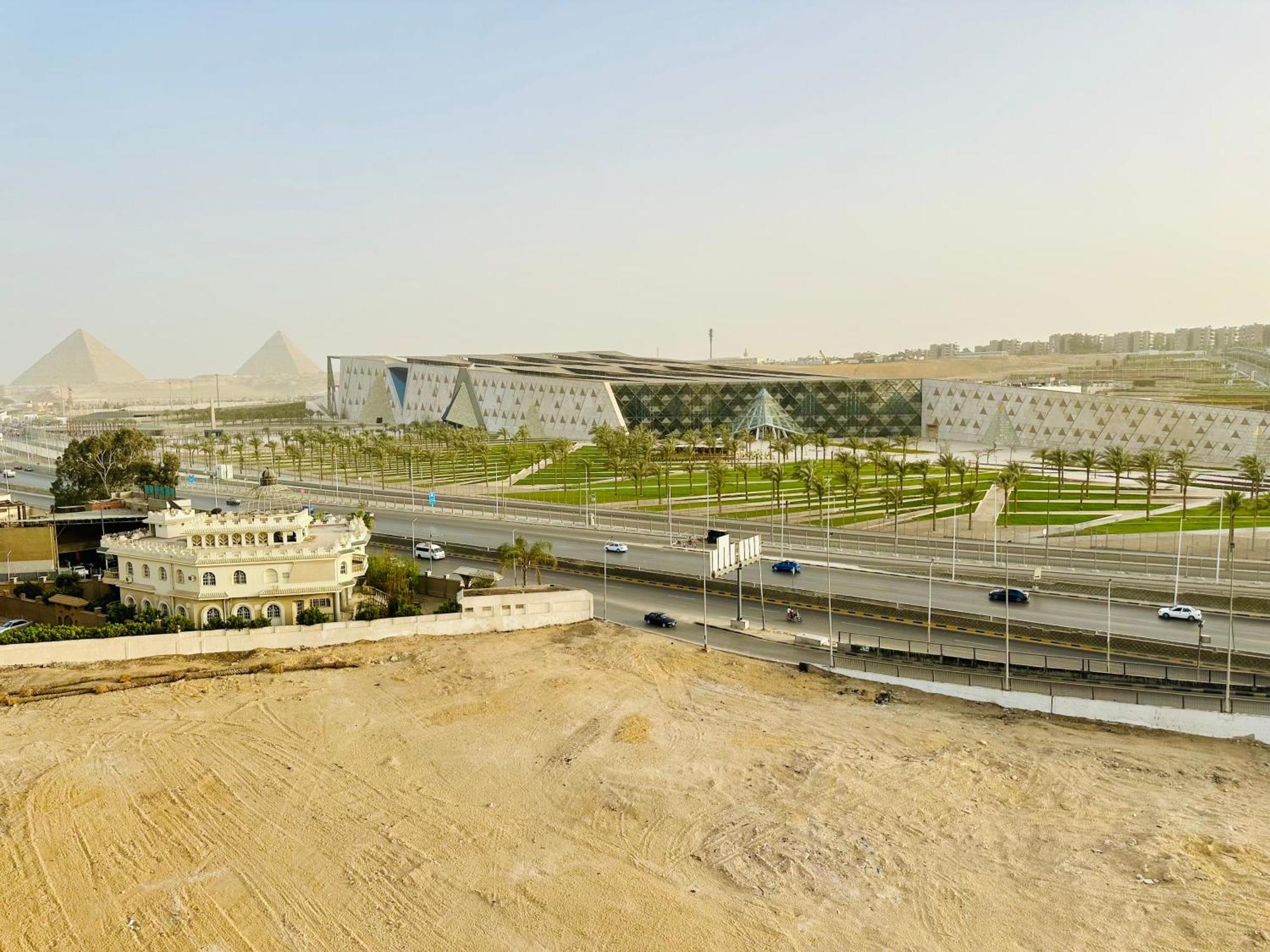 Bed & Breakfast Plaza Pyramids & Museum View