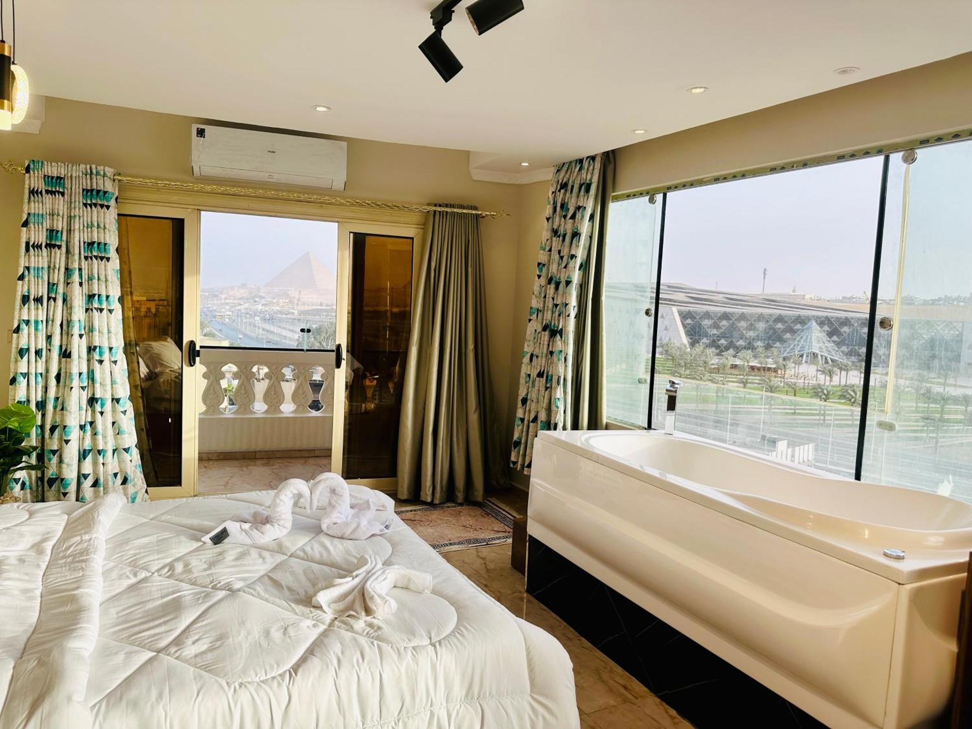 Bed & Breakfast Plaza Pyramids & Museum View